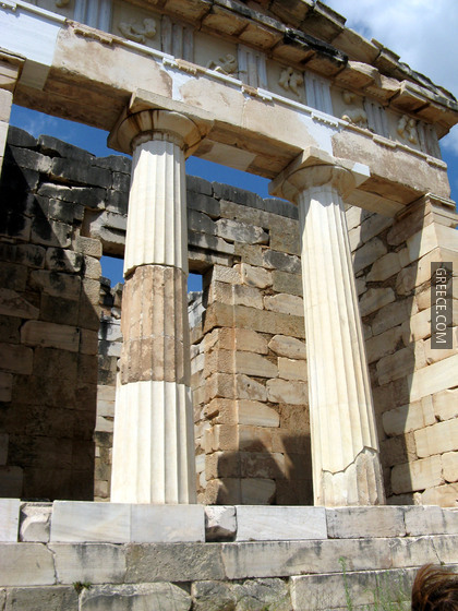 Recovered treasure trove of the Athenians in Delphi