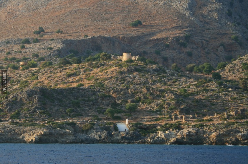 Ruins and the church between Agia Roumeli and Loutro
