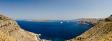 Santorini_panoramic_from_the_crater_rim_above_Athinios_port_-_01