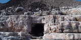 Entrance_of_a_mine_in_Sifnos