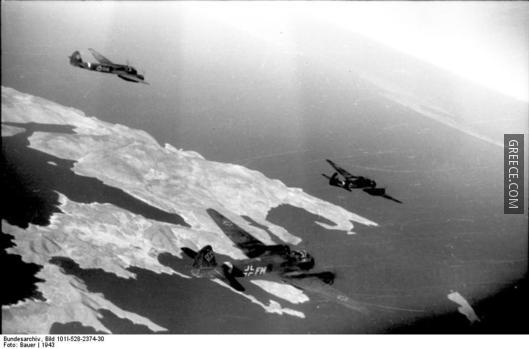 Bundesarchiv Bild 101I528237430, Flugzeuge Junkers Ju 88 über Kreta