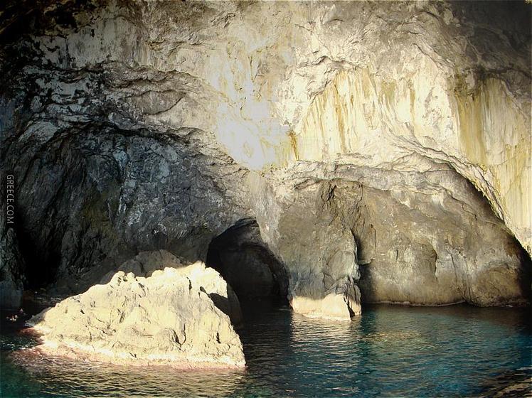 Cave hytra kythera