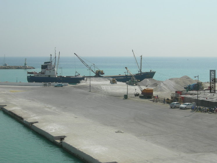 Loading of a ship in Zakynthos