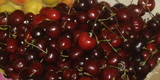 Cherries_in_fruit_market