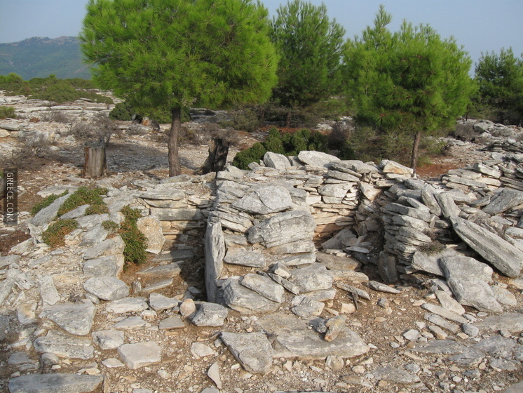 Steinkistengräber im Gräberfeld Larnaki C