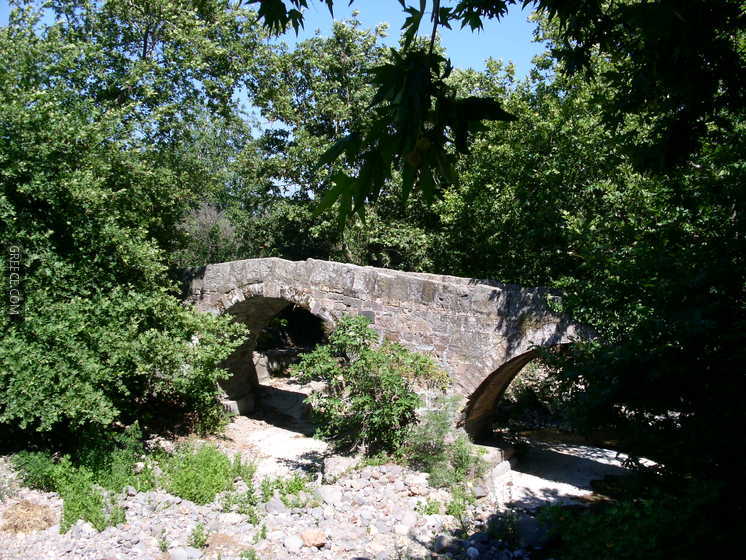 Old bridge in Parakila