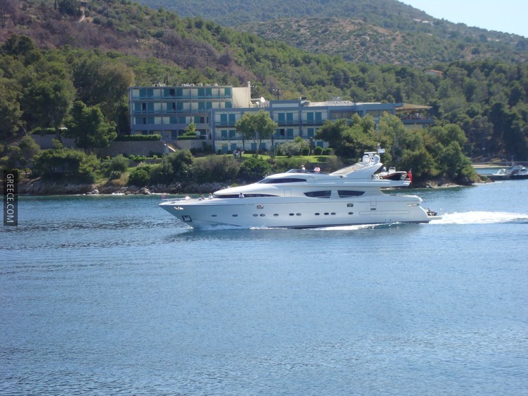 Motor yacht in Poros