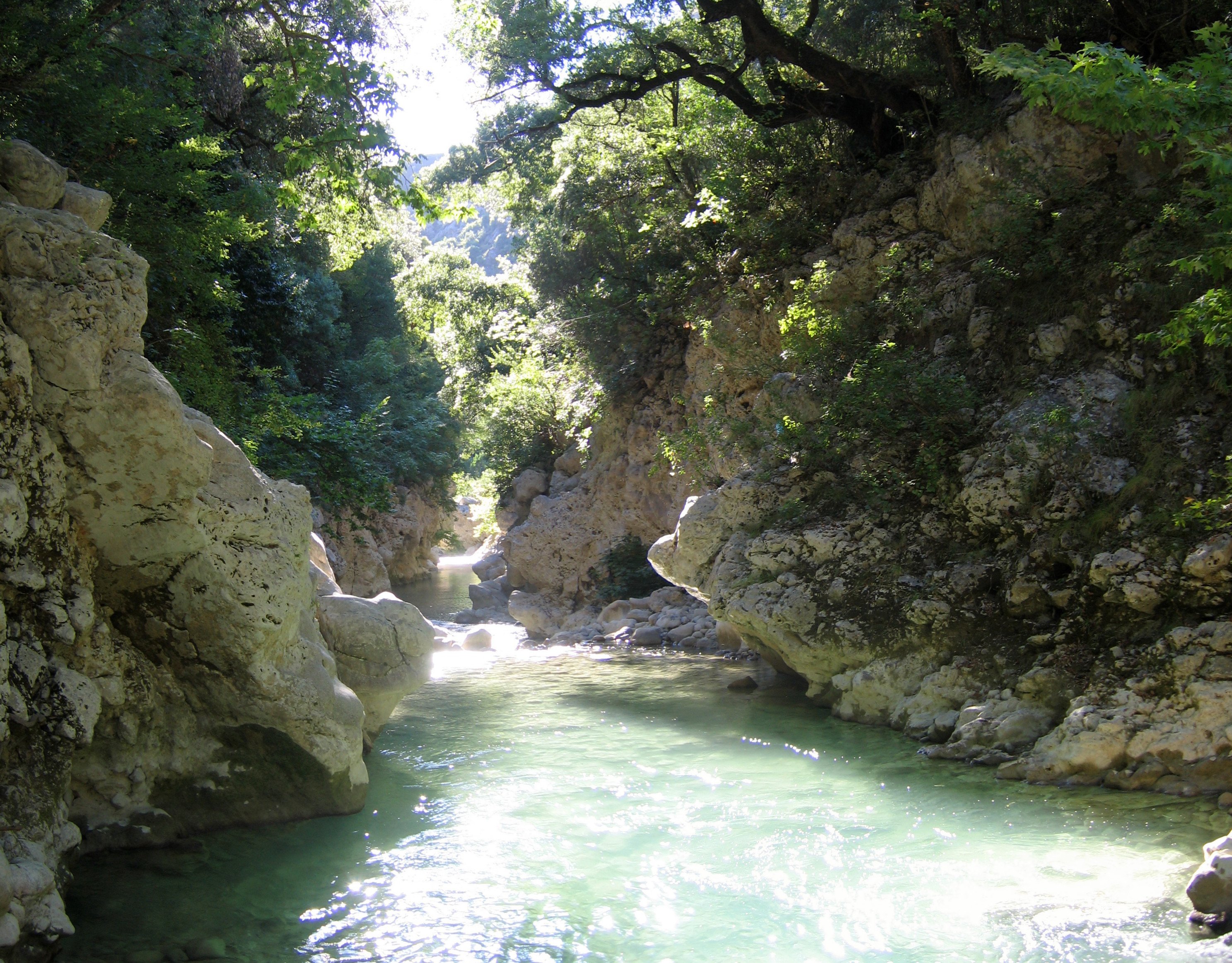 Большие реки греции. Река Альякмон в Греции. Река Альякмон. Река Ахерон. Река Эвротас Греция.