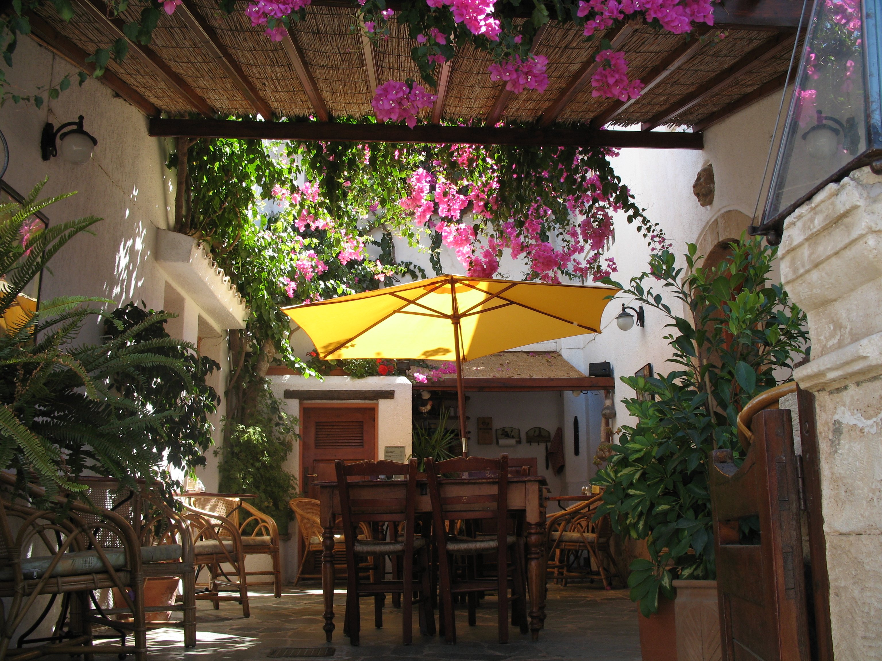 RAHATI CAFE Photo from Koutouloufari in Heraklion | Greece.com